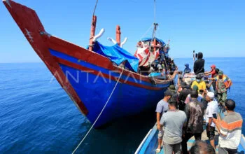 kapal pengungsi etnis Rohingya