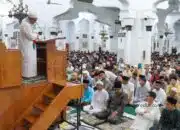 Di Guyur Hujan Ini Suasana Tarawih Malam Pertama di Banda Aceh