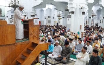 Di Guyur Hujan Ini Suasana Tarawih Malam Pertama di Banda Aceh