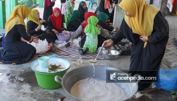 Tradisi memasak kue Apam Aceh untuk menyambut Bulan Ramadhan