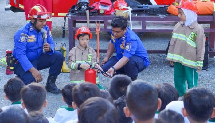 Edukasi Sejak Dini, Murid TK Kartika Banda Aceh Belajar Jadi Petugas Damkar