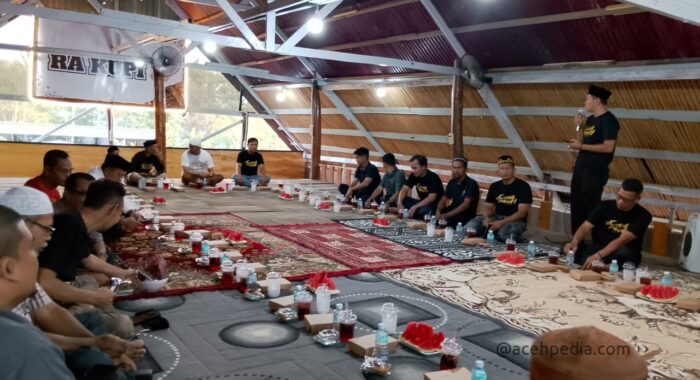 Tgk. T. Raja Ubit: Menemukan Cahaya di Tengah Kebisingan Dunia Melalui Kekuatan Diam dan Tafakkur