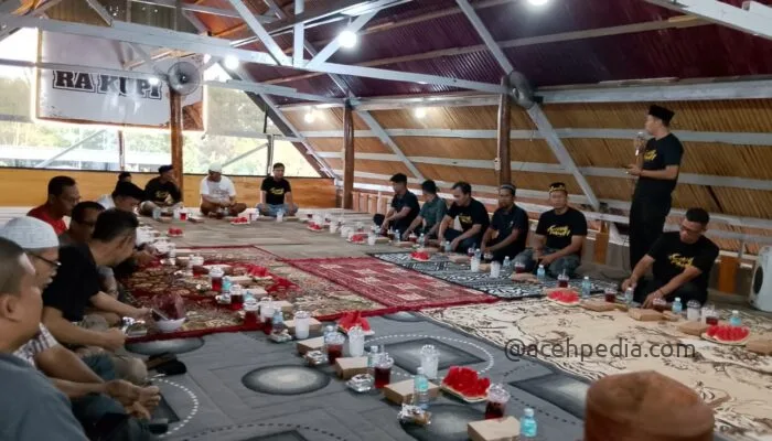 Tgk. T. Raja Ubit: Menemukan Cahaya di Tengah Kebisingan Dunia Melalui Kekuatan Diam dan Tafakkur