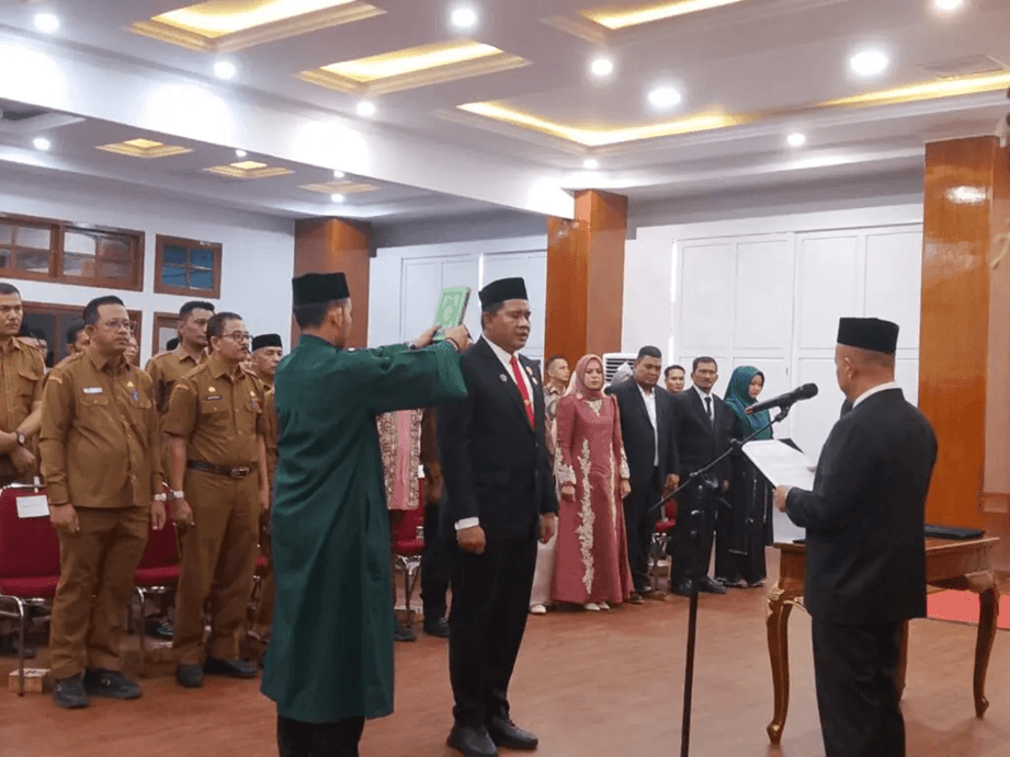 Bupati Aceh Jaya Lantik H. Masri sebagai Sekda Definitif