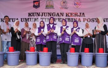 Ketua Umum TP Posyandu Salurkan Ribuan Bantuan 3