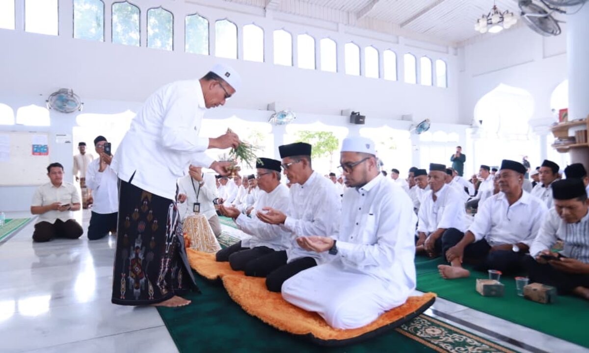 Peusijuk Jamaah Haji Aceh Besar 1447 H, Bupati Muharram: Fokus Ibadah, Jaga Kesehatan dan Persatuan