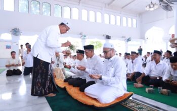 Peusijuk Jamaah Haji Aceh Besar 1447 H, Bupati Muharram: Fokus Ibadah, Jaga Kesehatan dan Persatuan