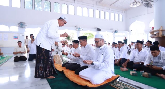 Peusijuk Jamaah Calon Haji Aceh Besar 1447 H, Bupati Muharram: Fokus Ibadah, Jaga Kesehatan dan Persatuan