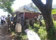 Satpol PP Aceh Besar Tertibkan Bangunan Liar di Baitussalam