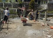 Jembatan Aramco Bener Meriah Hampir Rampung, TNI dan Warga Finishing Bersama