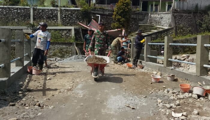 Jembatan Aramco Bener Meriah Hampir Rampung, TNI dan Warga Finishing Bersama