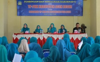 TP PKK Aceh Besar gelar sosialisasi Rakernas X di Pulo Aceh dan salurkan bantuan sembako untuk warga serta lansia.