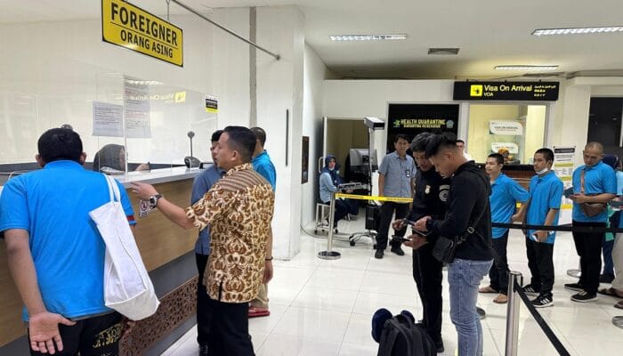 37 WNI Dipulangkan dari Malaysia, Kepala Imigrasi Banda Aceh Turun Langsung di Bandara SIM