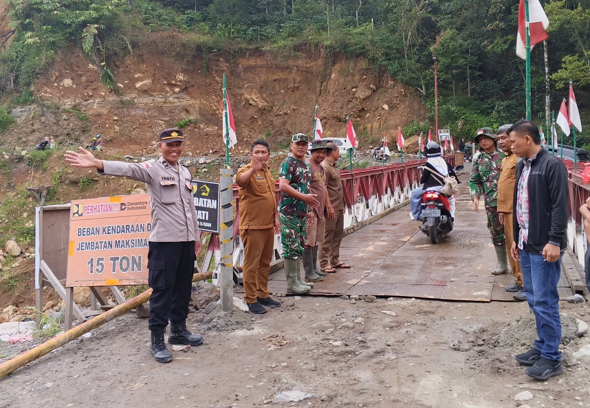 Jembatan Umah Besi di Bener Meriah kembali normal