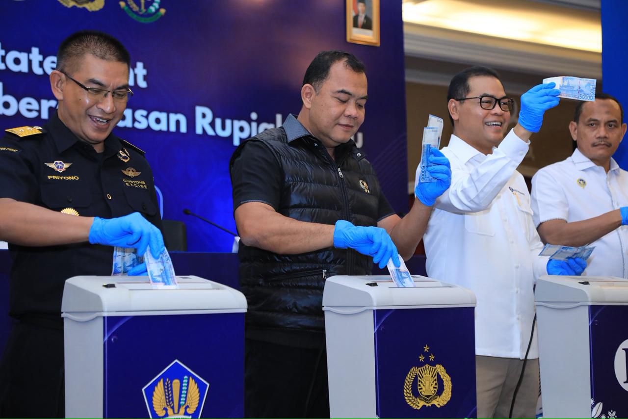 Bareskrim Polri bersama Bank Indonesia memusnahkan 466 ribu lembar uang palsu