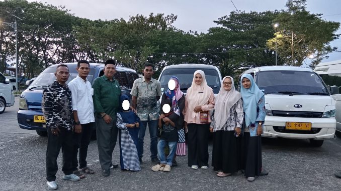 Dinsos Banda Aceh melalui Bidang Rehabilitasi Sosial melakukan pemulangan satu keluarga terlantar