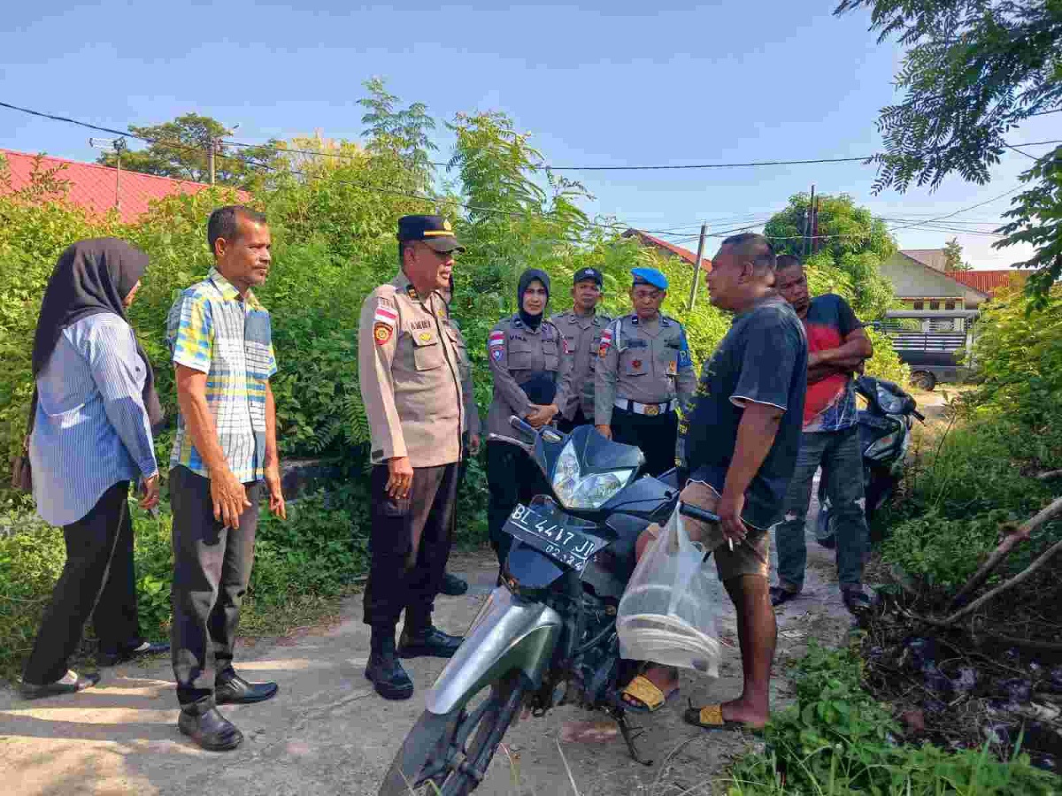Polsek Jaya Baru turun ke lokasi terkait temuan bangkai ayam di dekat sekolah di Lamjame