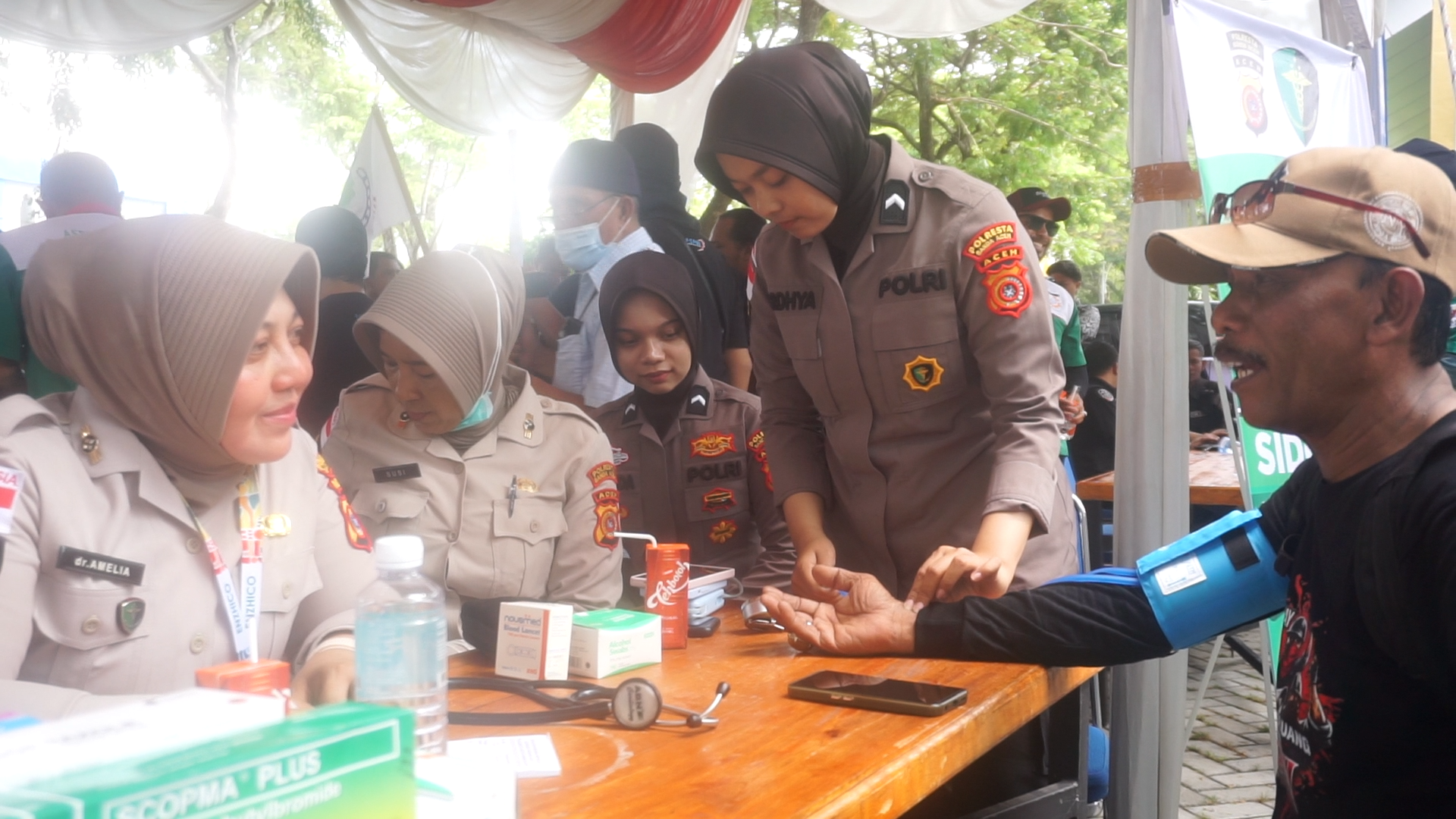 Posko Peduli Polresta Banda Aceh hadir di May Day 2026 dengan layanan kesehatan gratis. Warga rasakan langsung manfaat dan sentuhan kemanusiaan.