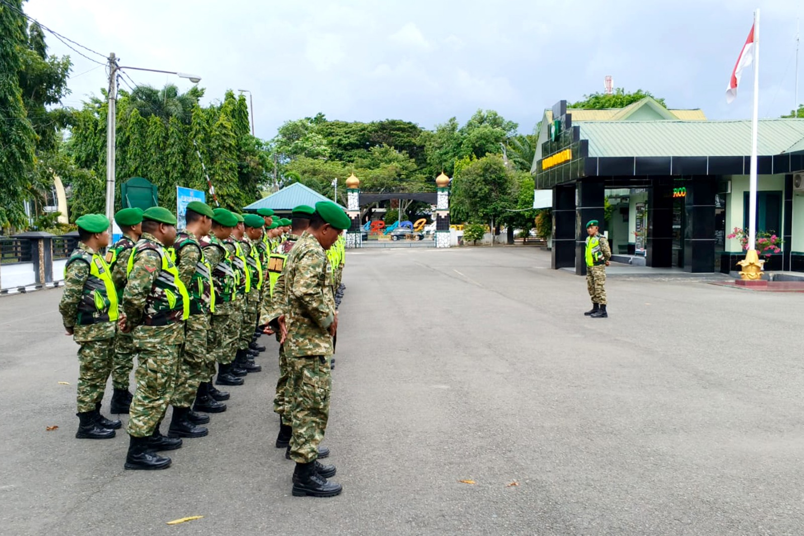 Kodim 0101/Kota Banda Aceh gelar apel siaga May Day 2026 untuk memastikan keamanan tetap kondusif. Sinergi TNI-Polri diperkuat antisipasi potensi gangguan.
