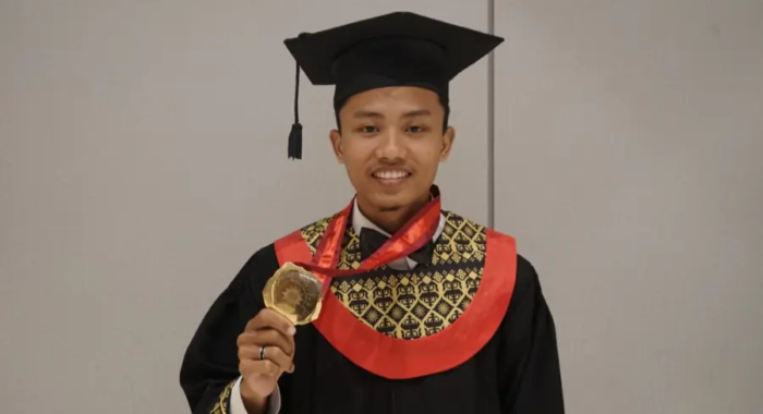 Kisah Inspiratif Abdullah Rasyiid, Anak Buruh yang Lulus Sarjana 3,5 Tahun Sambil Bangun Bisnis dari Nol