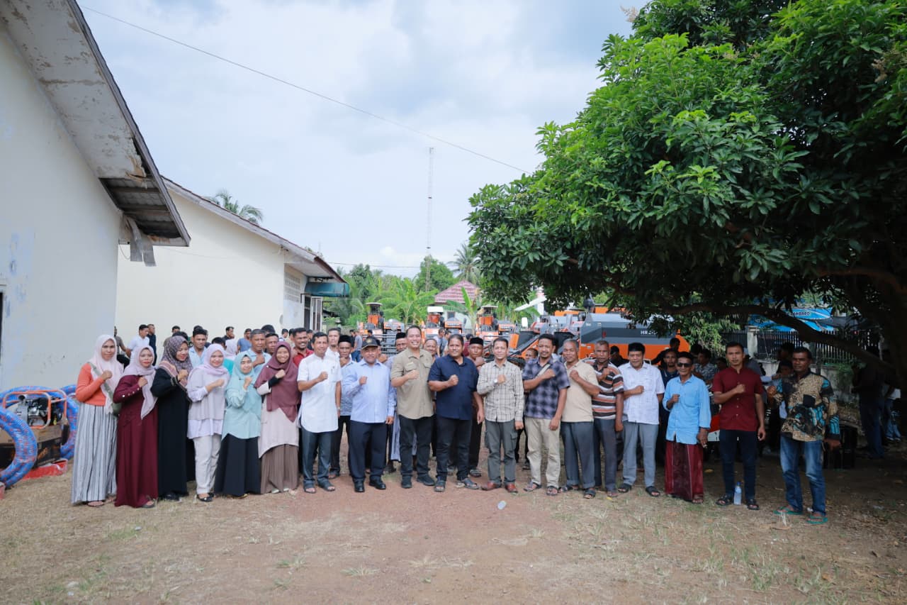 Aceh Besar Salurkan 40 Alsintan
