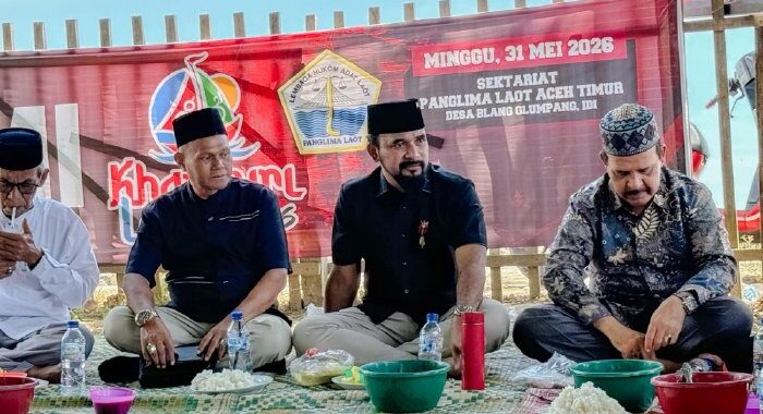 Hadiri Khanduri Laot di Idi Rayeuk, Bupati Al-Farlaky Tegaskan Adat Jadi Fondasi Pembangunan Aceh Timur