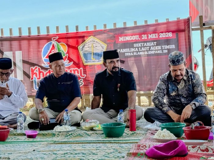 Bupati Aceh Timur Iskandar Usman Al-Farlaky menghadiri kegiatan Khanduri Laot