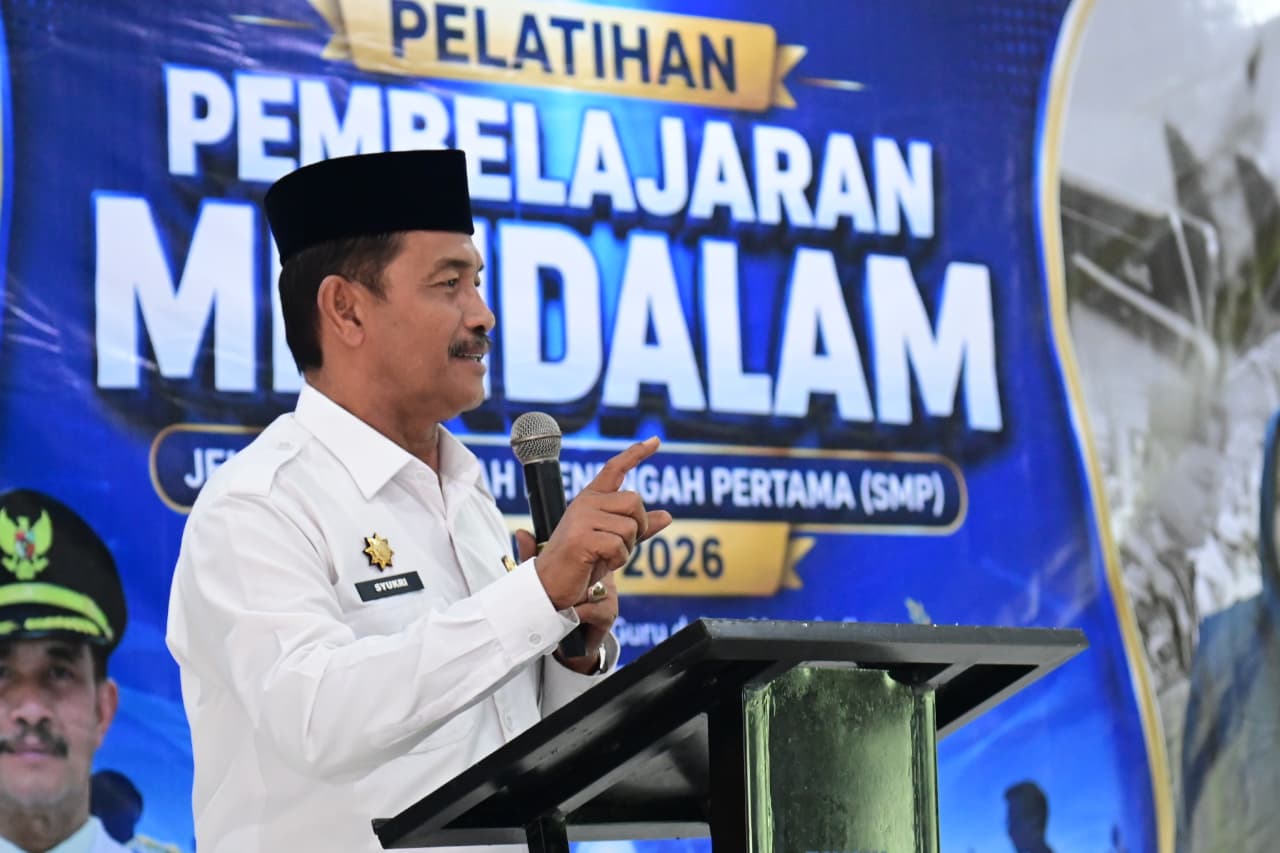 Wakil Bupati Aceh Besar Drs H Syukri memberikan sambutan dan sekaligus membuka Pelatihan Pembelajaran Mendalam jenjang SMP