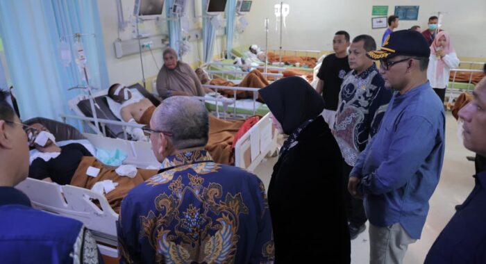 Wali Kota Banda Aceh Jenguk Korban KMP Aceh Hebat 2 di RSUZA