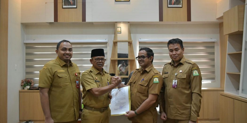Penyerahan SK Plt Sekda Aceh